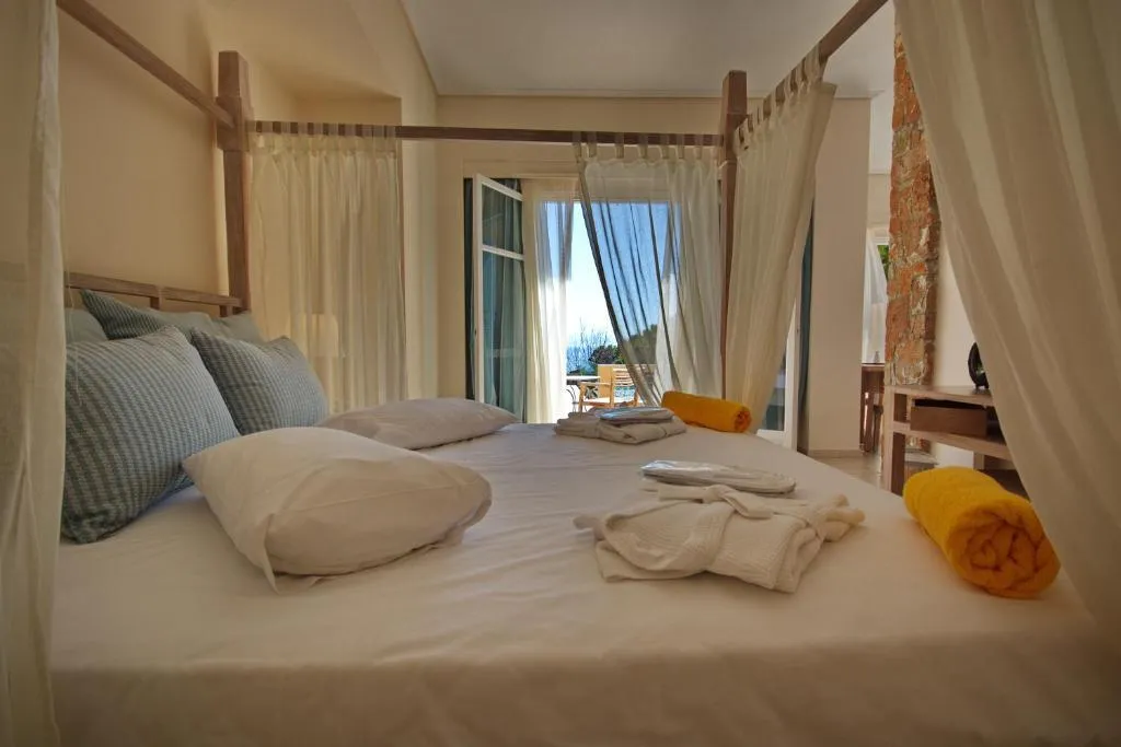 SUITE ONE BED Room, Alonissos Beach Bungalows & Suites Hotel, Skiathos