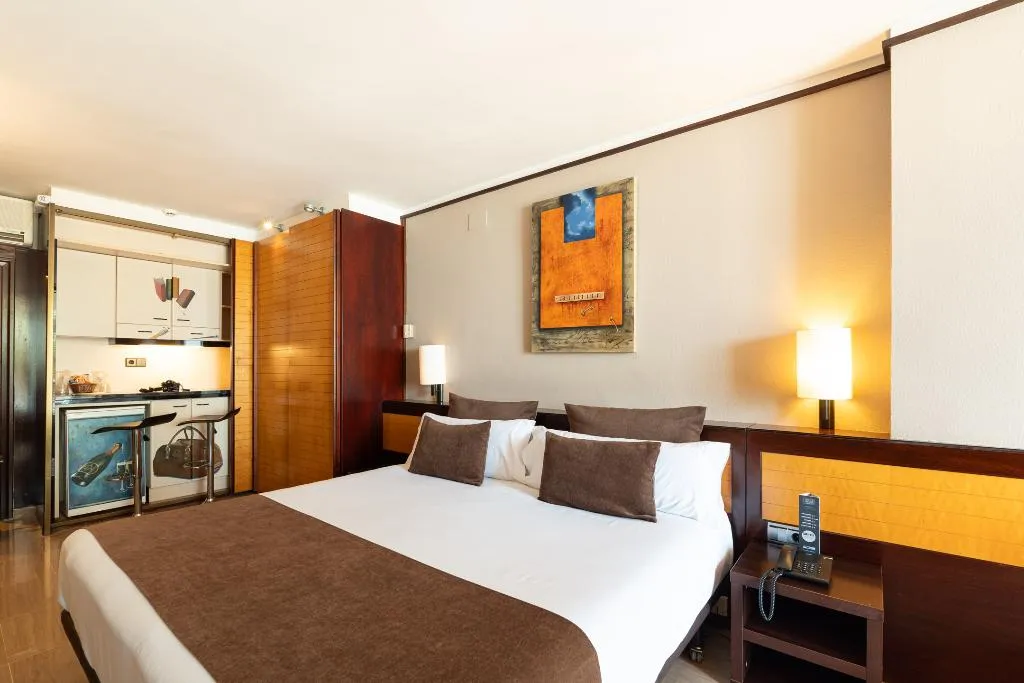 Double or Twin DELUXE SEA VIEW Room, Estela Barcelona, Costa Brava