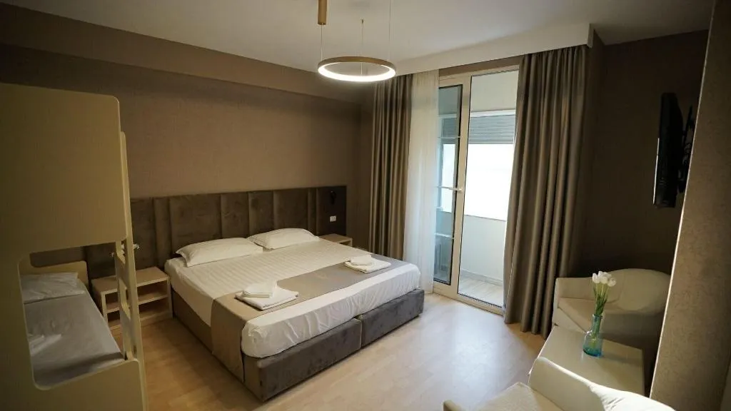 Room, Hotel Majestic, Durres