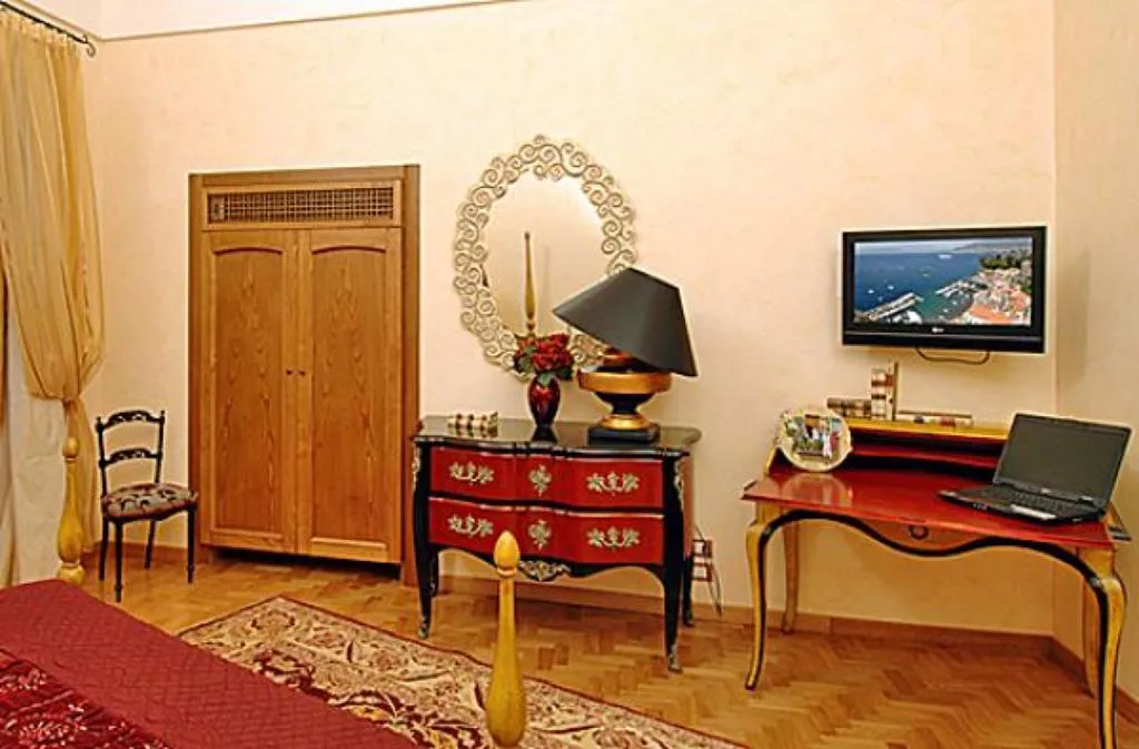 TRIPLE SUPERIOR Room, Lubra Casa Relax, Naples
