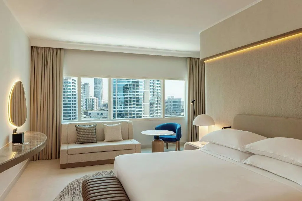 SUITE PREMIUM WITH VIEWS Room, Sheraton Jumeirah Beach Resort, Dubai