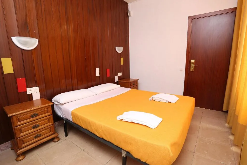 Room, Hostal Atlantic, Costa Brava