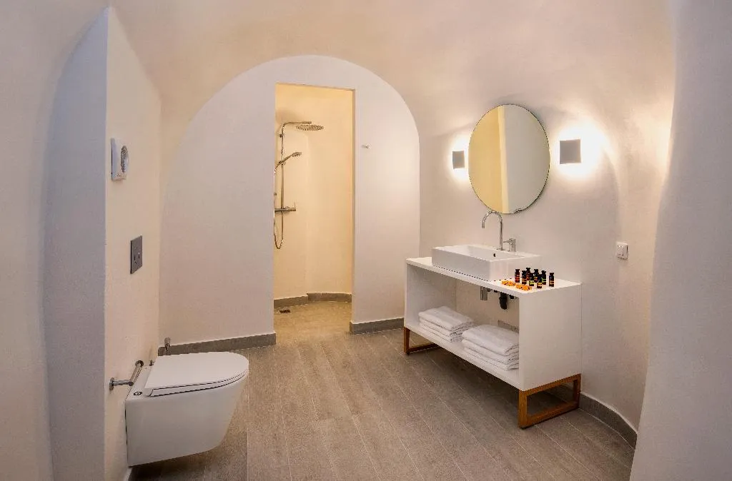 SUITE WITH PRIVATE POOL Room, Palm Island Suites, Santorini