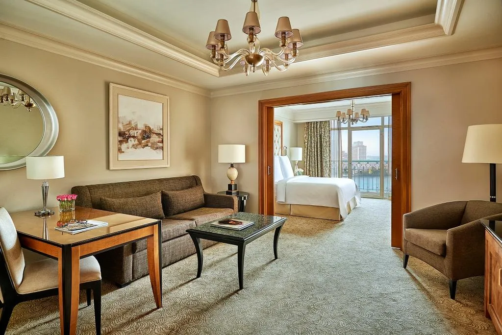 SUITE KING SIZE BED Room, Four Seasons Hotel Cairo at Nile Plaza, Cairo