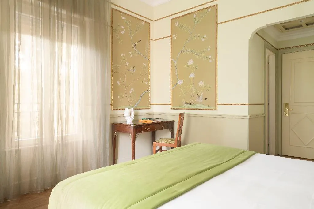 Room, Degli Aranci, Rome
