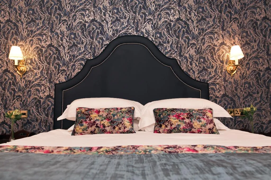DOUBLE STANDARD Room, Fitzpatrick Castle, Dublin