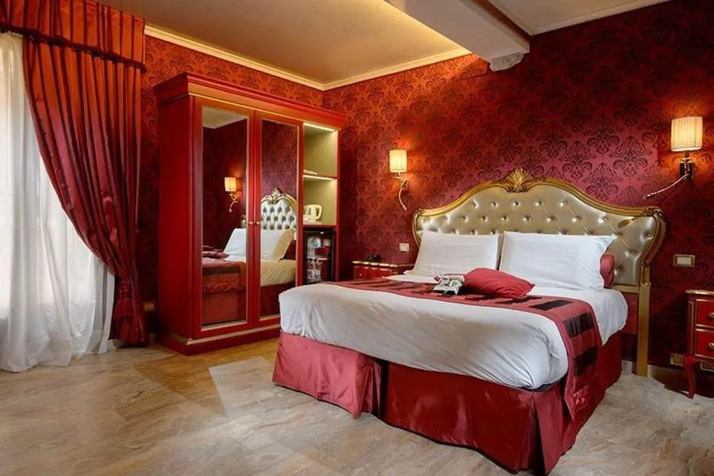QUADRUPLE STANDARD Room, Canaletto, Venice
