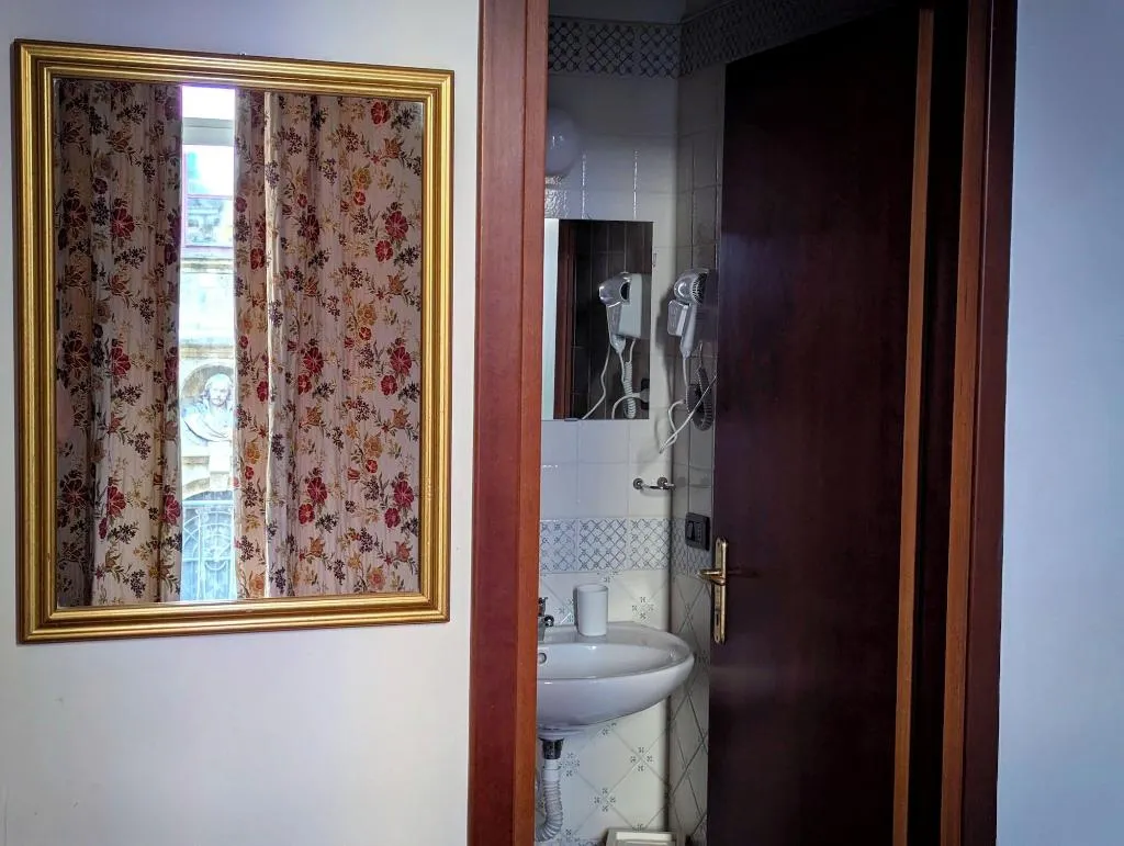 Room, La Locanda Dell Arte, Naples