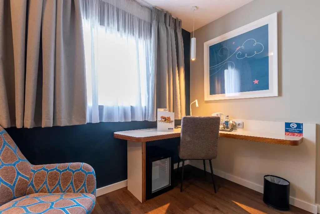 TWIN STANDARD Room, Travelodge Malaga Aeropuerto, Costa Del Sol