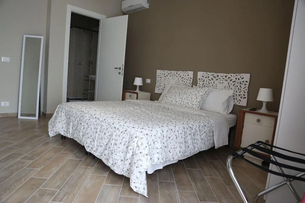 Room, My Sweet Rome, Rome