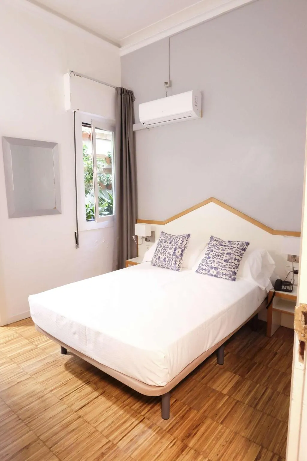 Double or Twin BASIC Room, Subur, Costa Brava