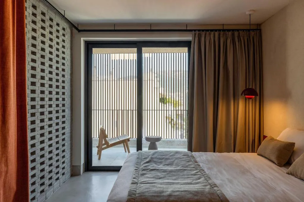 Room, Newel Psychiko, Athens