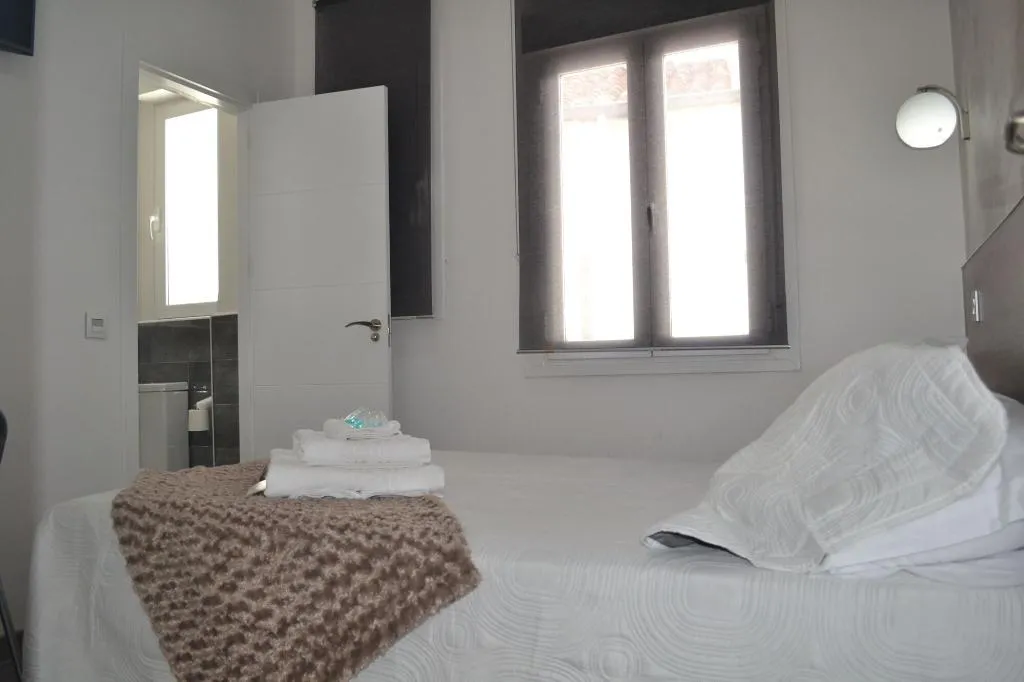 Room, Hostal Meyra, Madrid