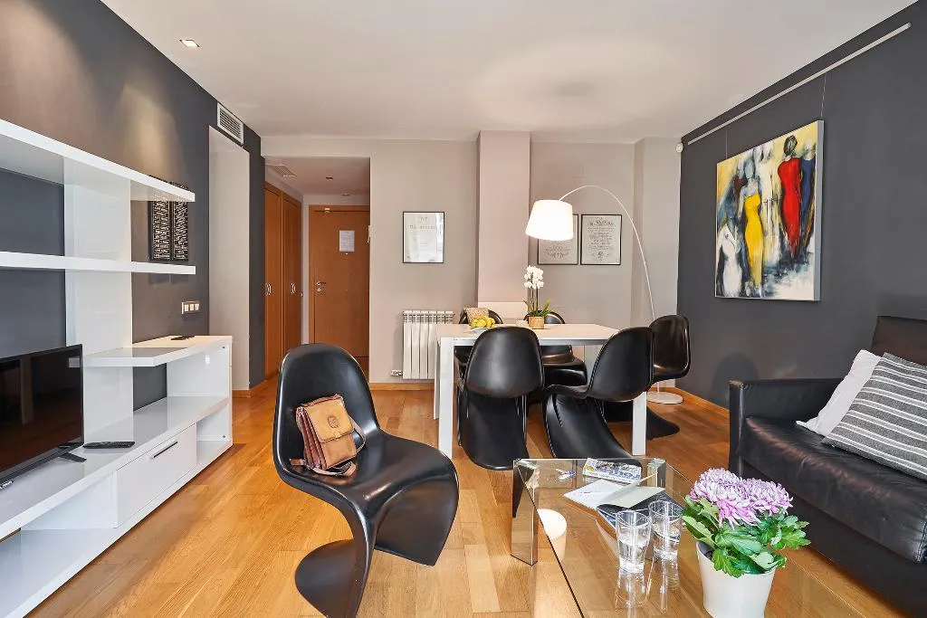 APARTMENT CAPACITY 4 TWO BEDROOMS Room, AinB Sagrada Familia Apartments, Barcelona