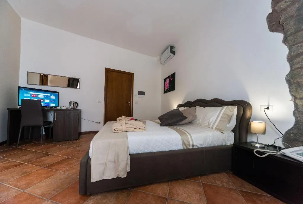 Room, Le Undici Rose, Rome