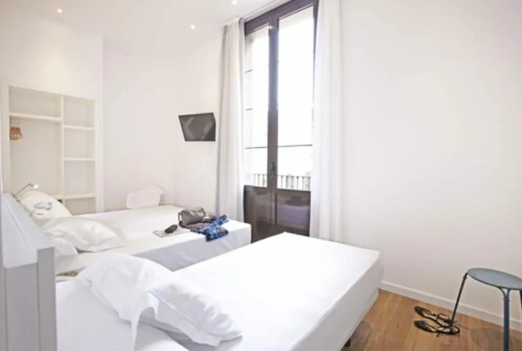 Room, Som Nit Born, Barcelona
