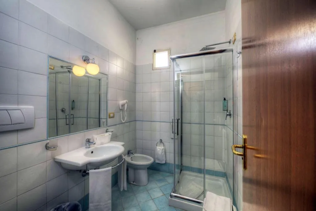 Room, Hotel Vittoria, Naples