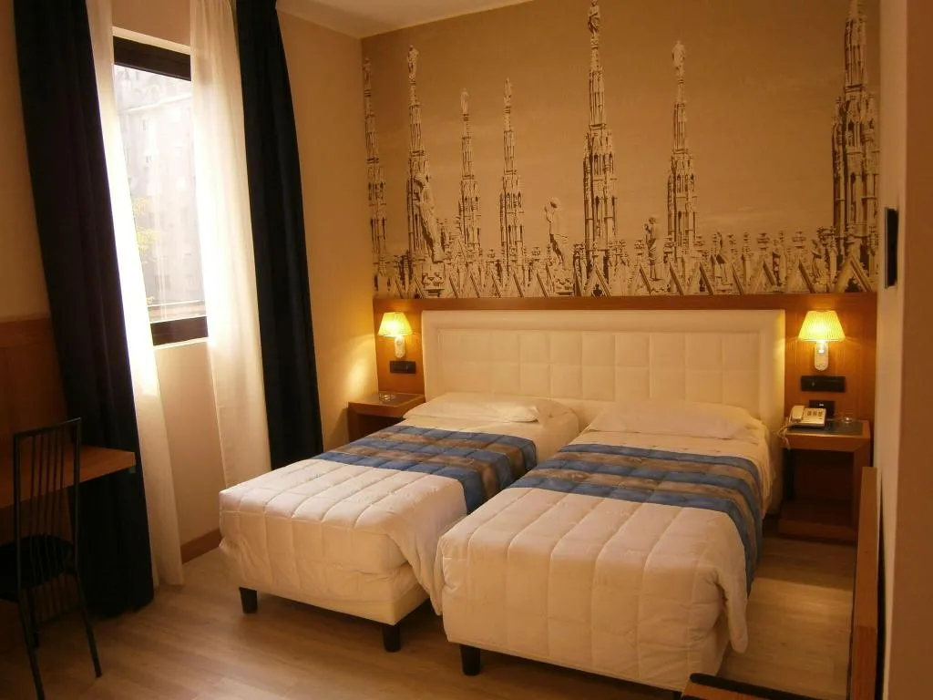 DOUBLE SUPERIOR QUEEN BED Room, Hotel Domenichino, Milan