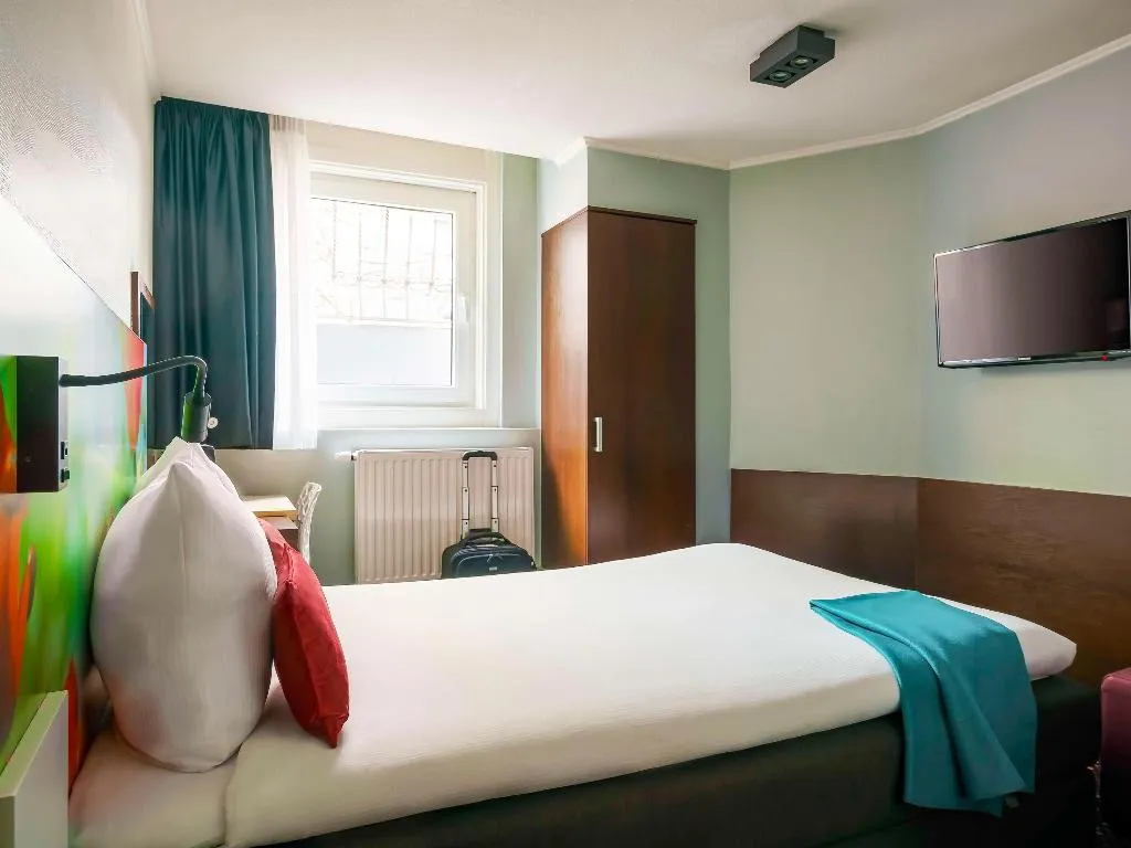 DOUBLE basement Room, Ibis Styles Amsterdam City, Amsterdam