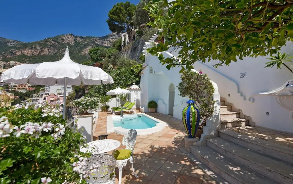 Sports and Entertainment, Villa Boheme Exclusive Luxury Suites, Naples