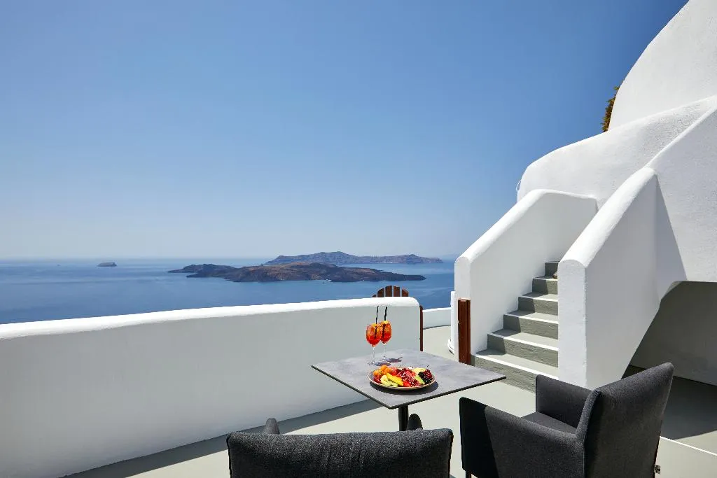 SUITE DELUXE WITH JACUZZI Room, Petit Palace, Santorini