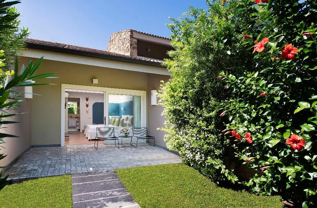 FAMILY ROOM POOL VIEW Room, The Village Chia Laguna Sardinia, Cagliari