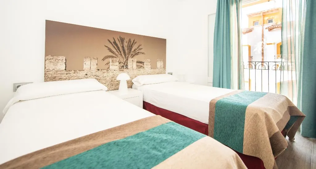 VILLA CAPACITY 6 THREE BEDROOM Room, Ona Aucanada, Majorca