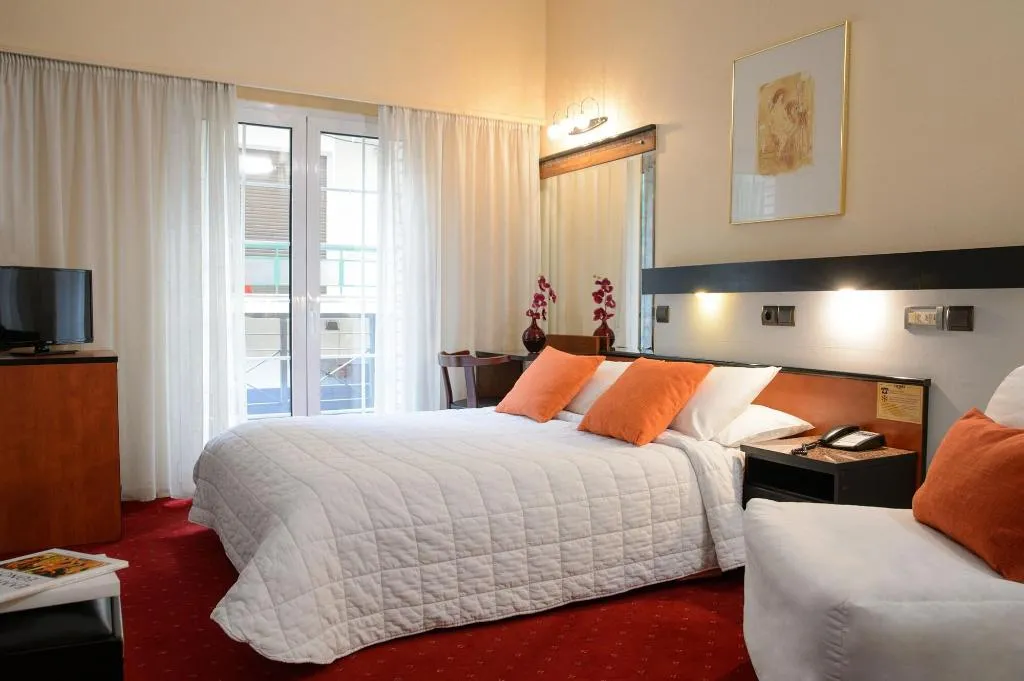 Room, Victory Inn, Athens