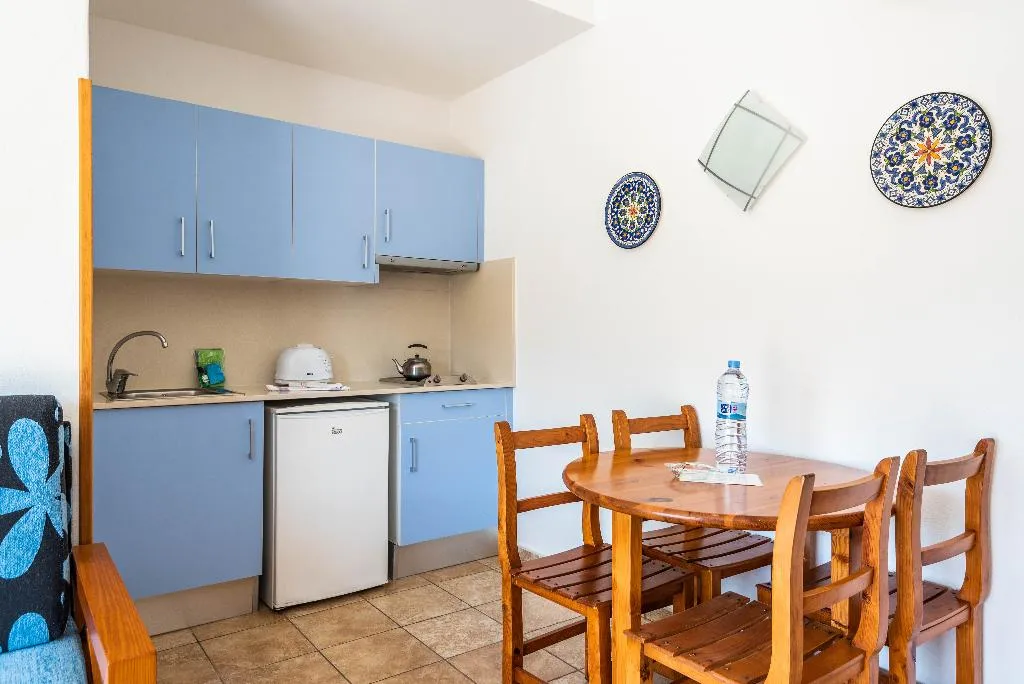 APARTMENT CAPACITY 4 ONE BEDROOM Room, Galdana Gardens, Menorca