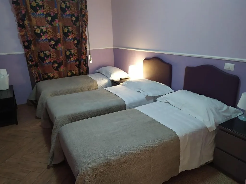 Room, Casa Celeste, Rome