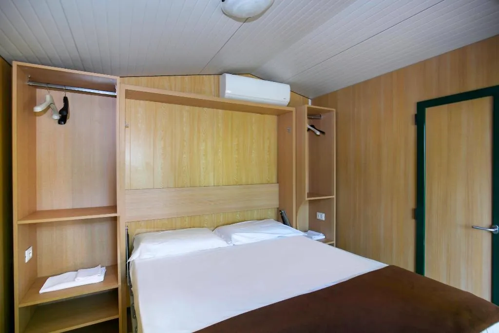 DOUBLE ONE BEDROOM ONE BATHROOM Room, Hostel & Glamping Santa Fortunata, Naples