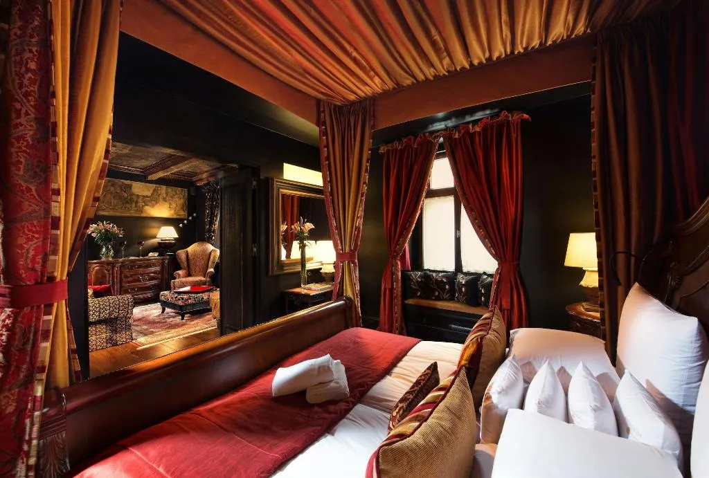 Room, Kanonicza 22, Krakow