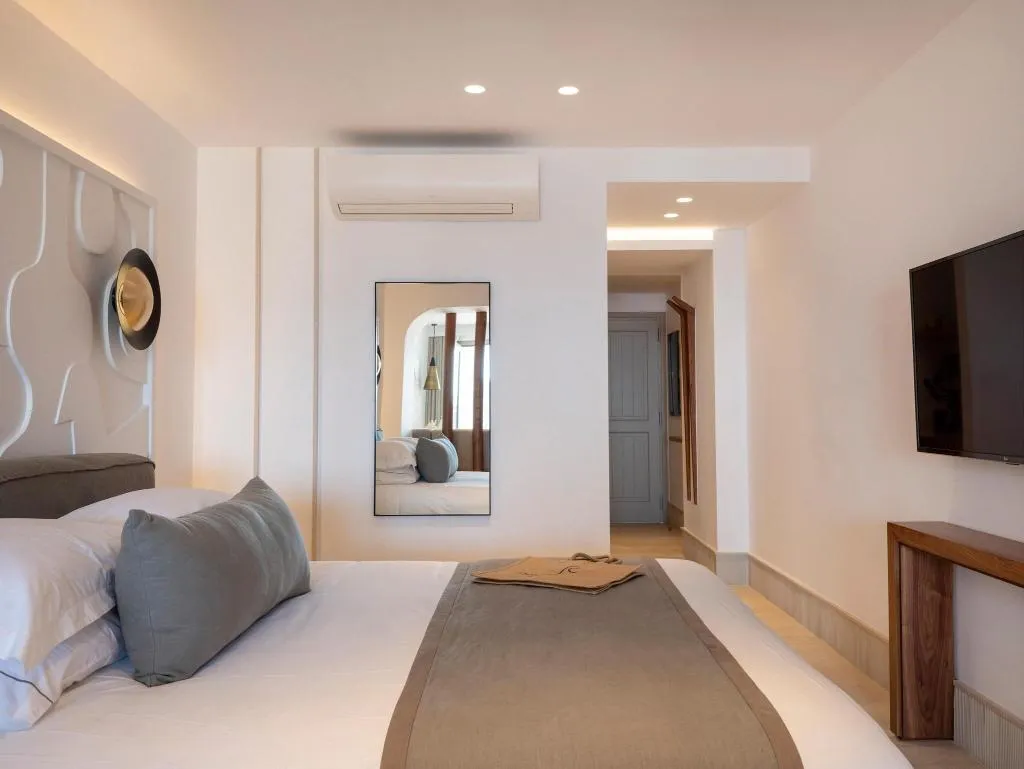 Room, Santo Pure Oia Suites and Villas, Santorini