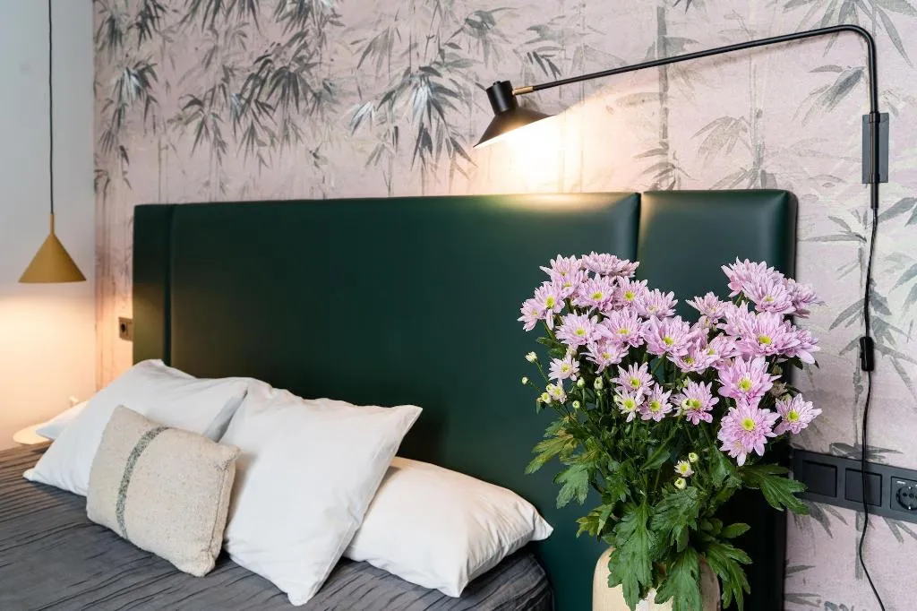 Room, Welldone Quality-Crystal Pool, Seville