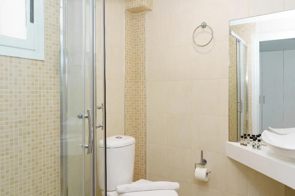 SUITE TWO BEDROOMS WITH PRIVATE POOL Room, Mr & Mrs White Corfu, Corfu