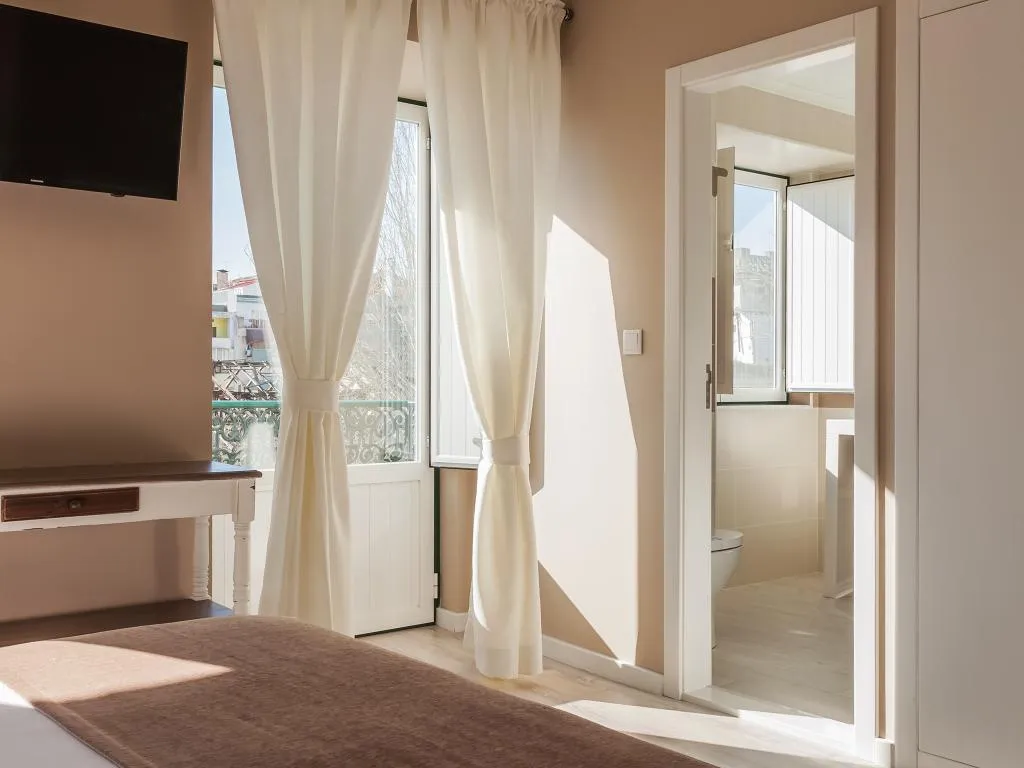 DOUBLE SUPERIOR Room, Vila Garden Guesthouse, Lisbon