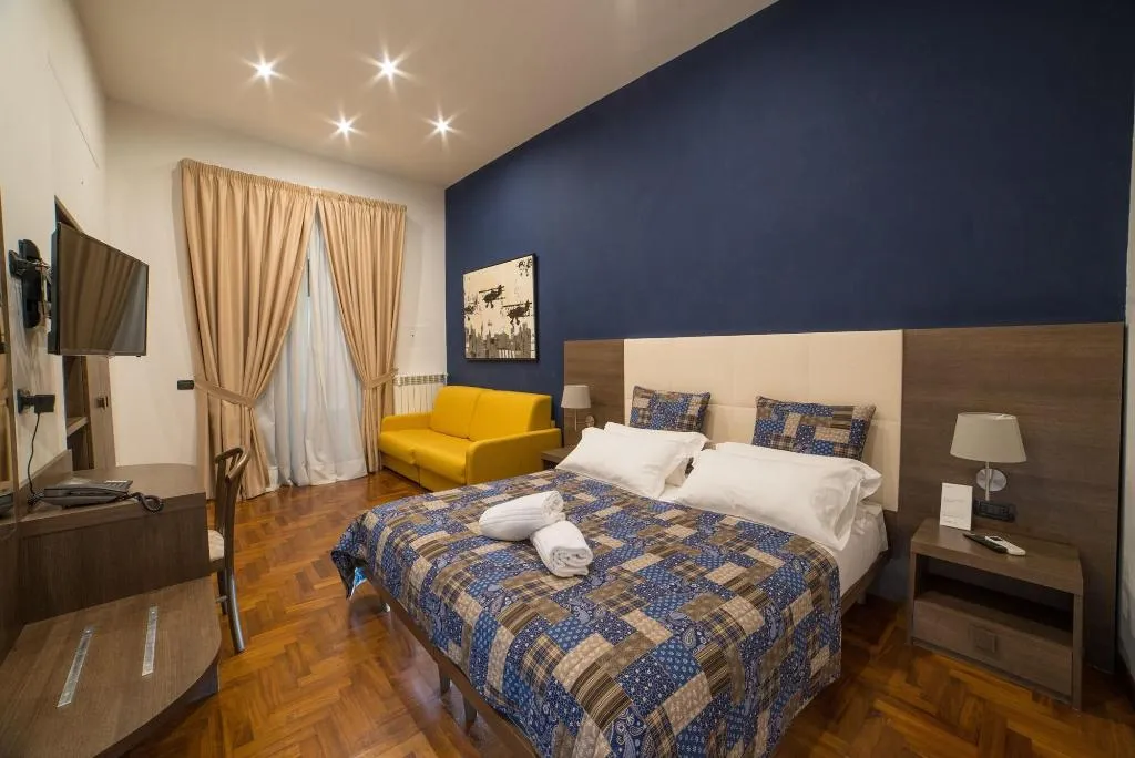 Room, Bed & Breakfast Chiaia 32, Naples