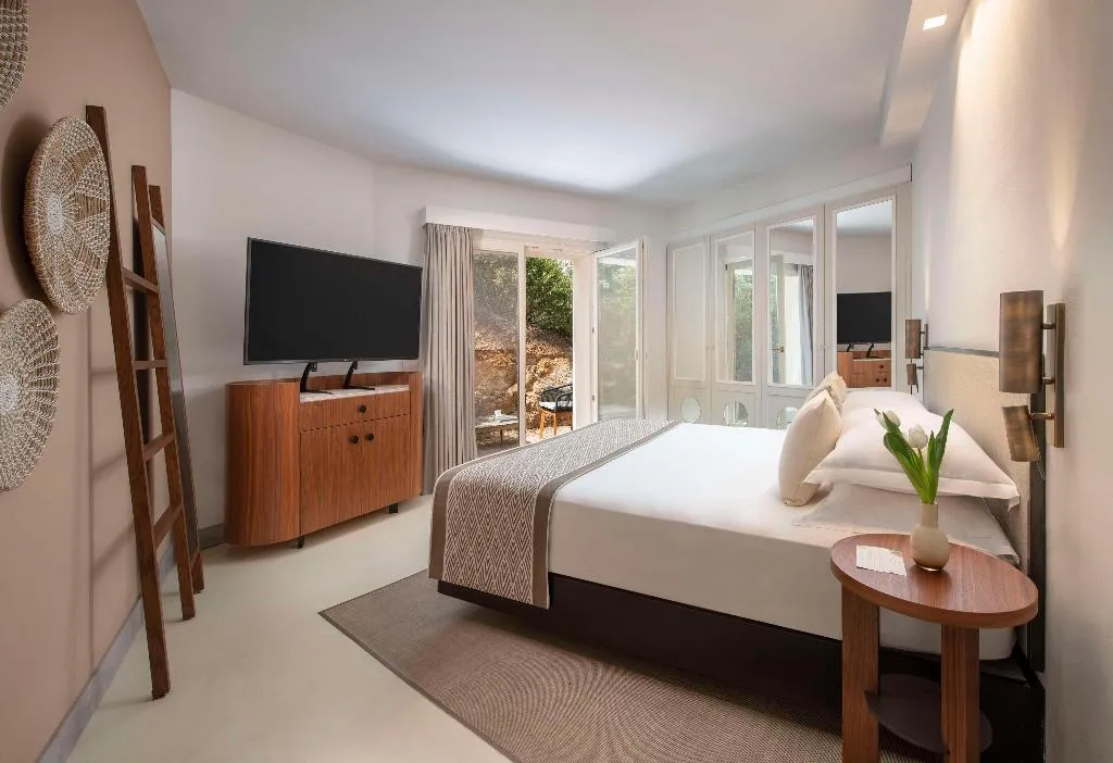 SUITE STANDARD Room, Baia di Chia Resort Sardinia, Curio Collection, Cagliari