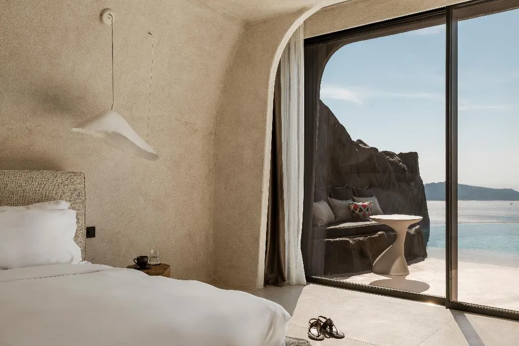 SUITE WITH PRIVATE POOL Room, One Of One Hotel, Santorini