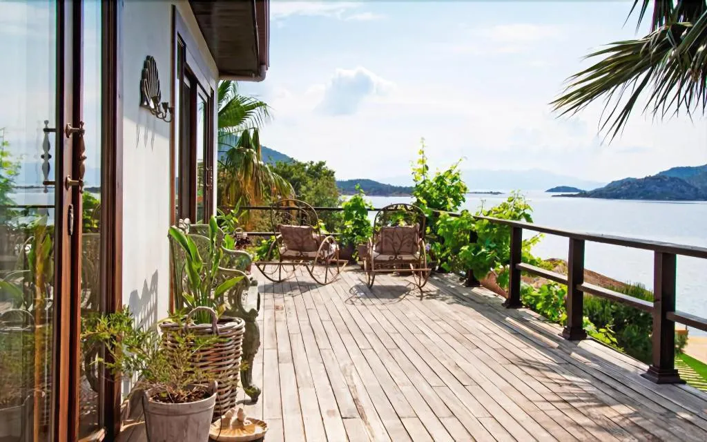 Room, Sabrina's Haus, Dalaman
