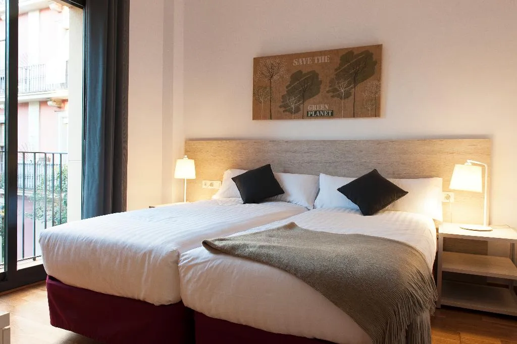APARTMENT THREE BEDROOMS Room, MH Apartments Gracia, Barcelona