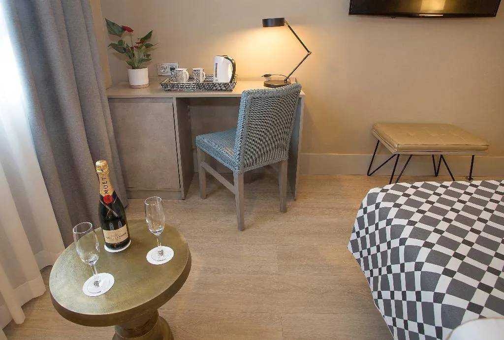 TRIPLE PREMIUM Room, America Sevilla, Seville