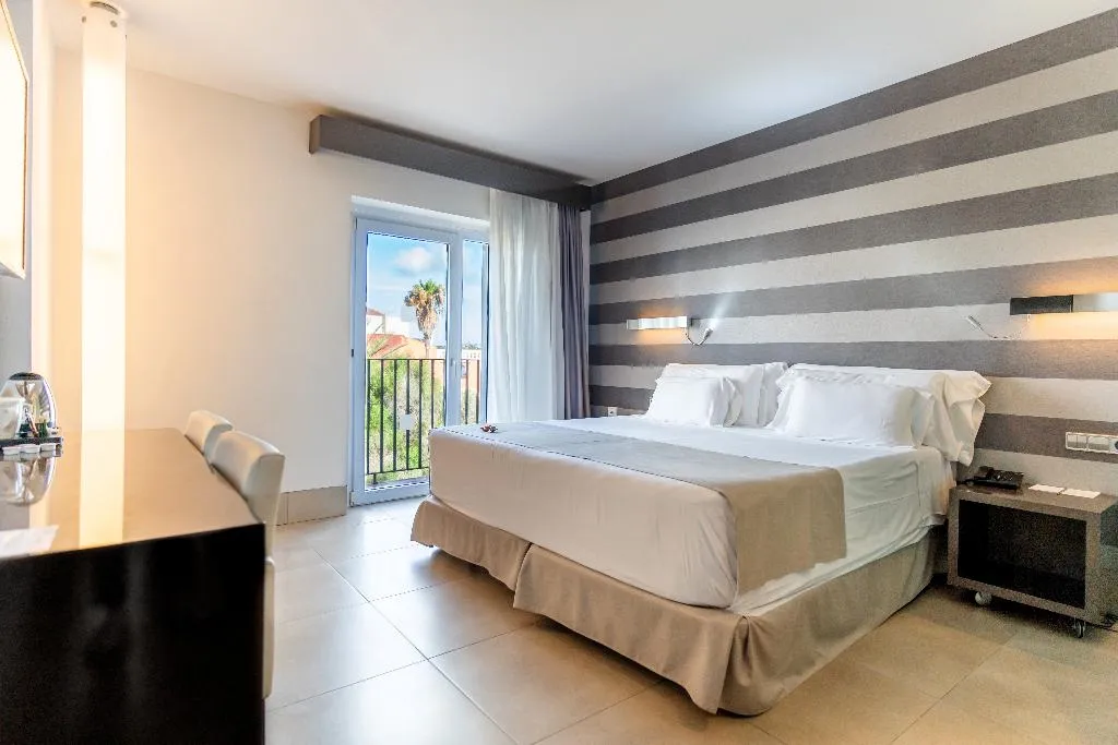 Double or Twin SUPERIOR SIDE SEA VIEW Room, Barceló Hamilton Menorca -Adults Only, Menorca