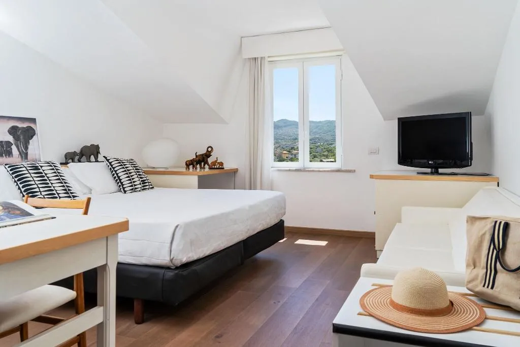 Room, Conca Park, Naples