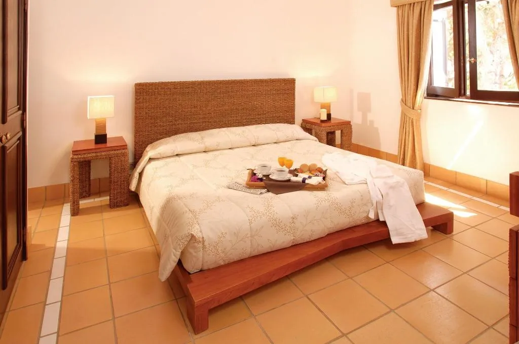 Room, Pine Cliffs Village & Golf Suites, Algarve