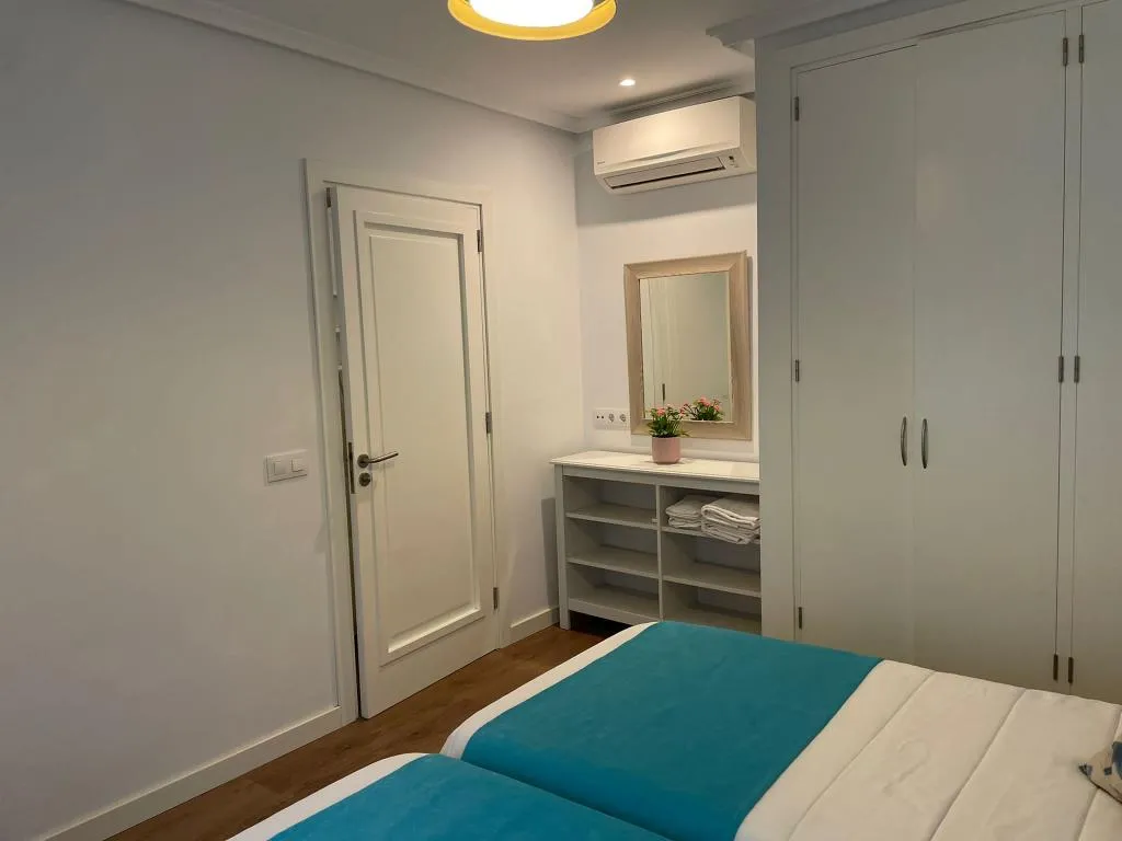 HOUSE TWO BEDROOMS WITH AIR CONDITIONING Room, Torre Playa, Majorca
