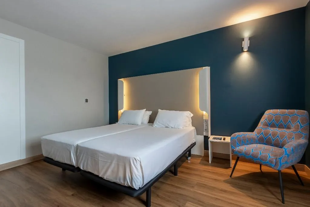 TWIN STANDARD Room, Travelodge Malaga Aeropuerto, Costa Del Sol