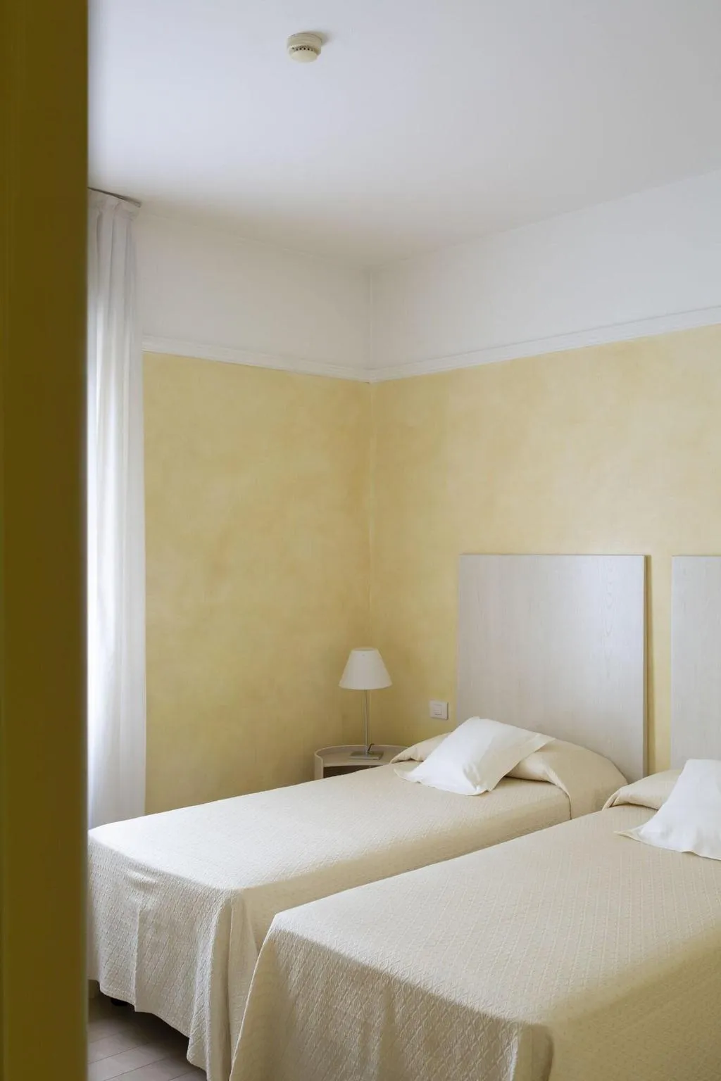 Room, Colombia, Milan