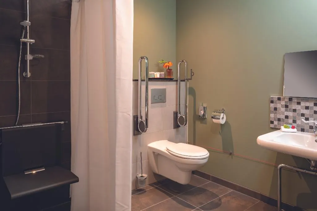 DOUBLE Accessible Room, Leonardo Royal Hotel Amsterdam, Amsterdam