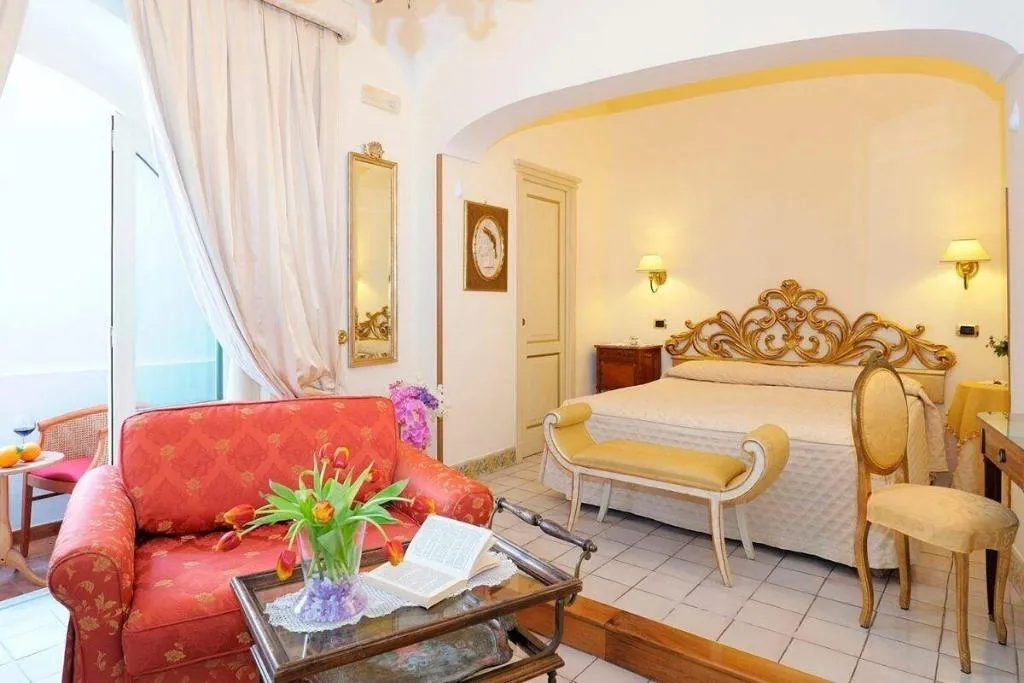 Room, Residenza Del Duca, Naples